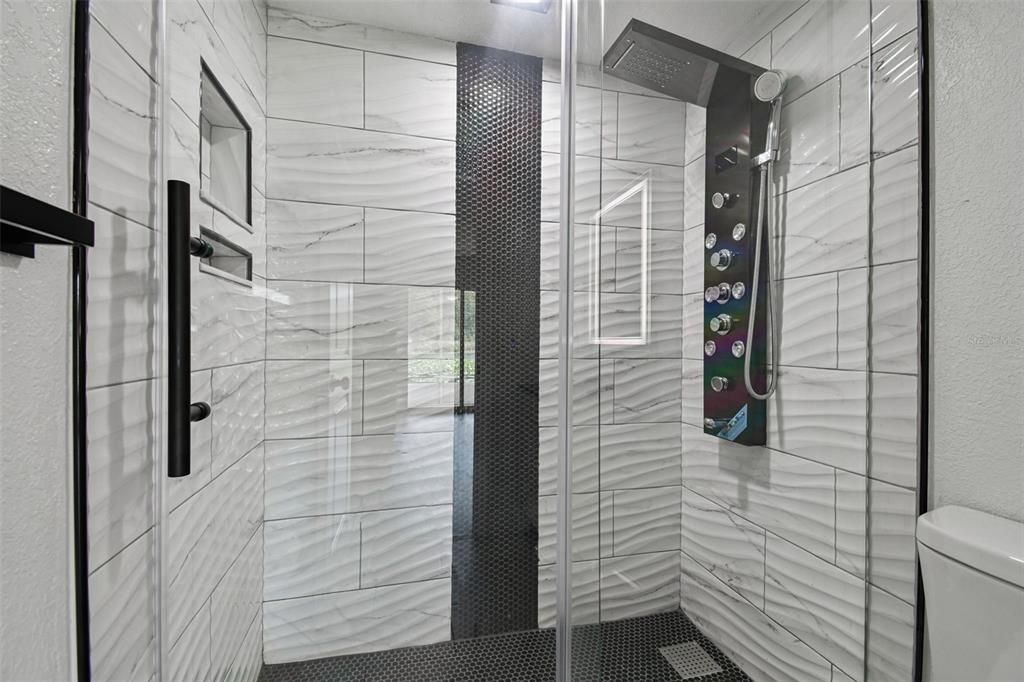 For Rent: $2,250 (3 beds, 2 baths, 1437 Square Feet)