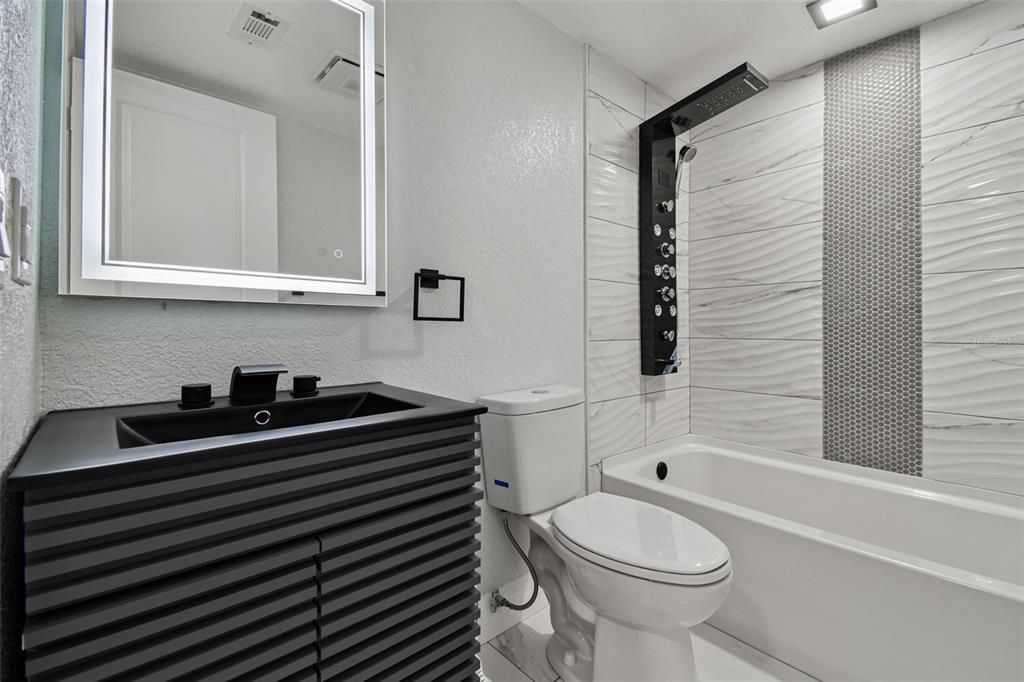 For Rent: $2,250 (3 beds, 2 baths, 1437 Square Feet)