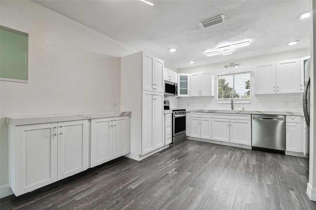 For Rent: $2,250 (3 beds, 2 baths, 1437 Square Feet)