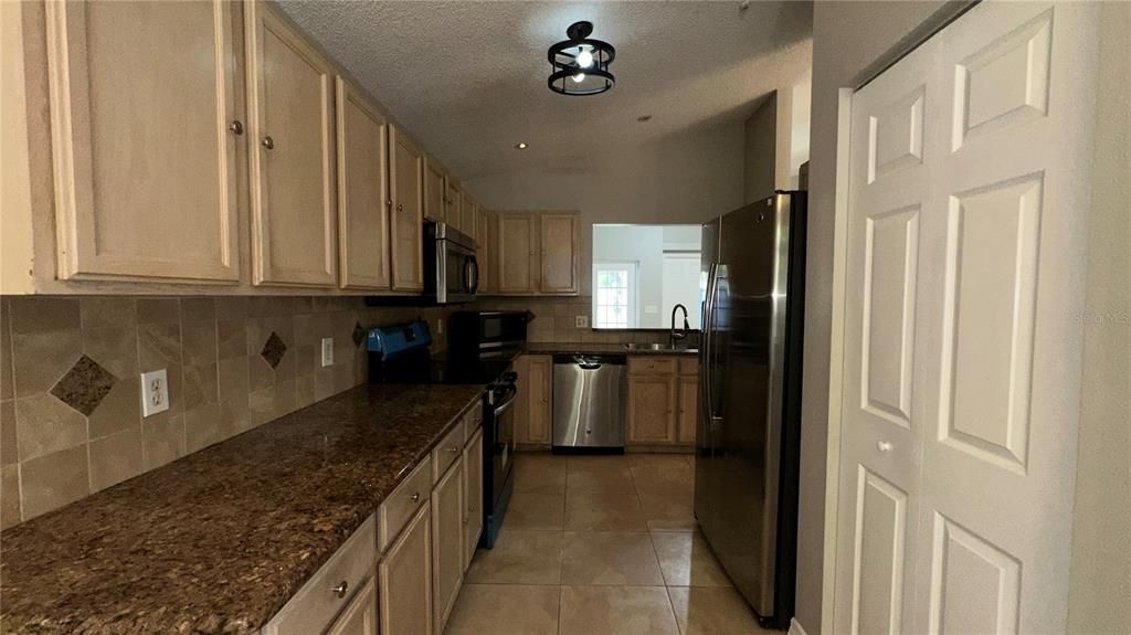 For Rent: $2,250 (3 beds, 2 baths, 1468 Square Feet)