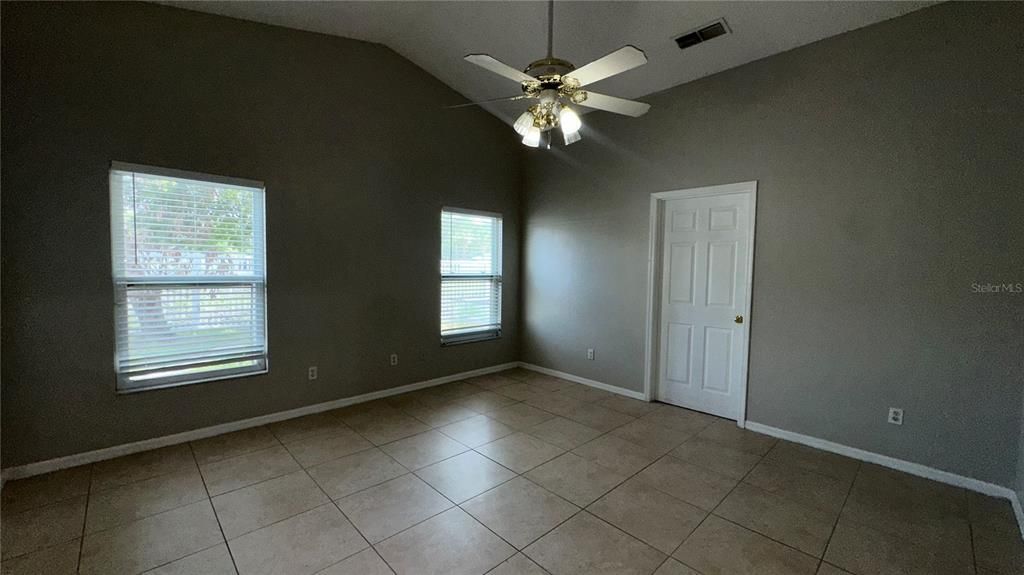 For Rent: $2,250 (3 beds, 2 baths, 1468 Square Feet)