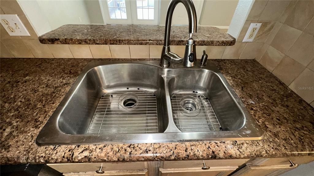 For Rent: $2,250 (3 beds, 2 baths, 1468 Square Feet)