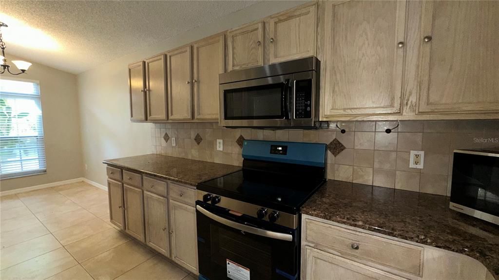 For Rent: $2,250 (3 beds, 2 baths, 1468 Square Feet)