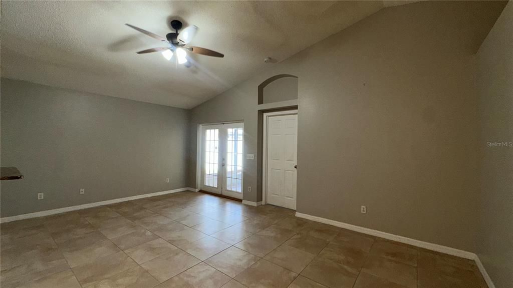 For Rent: $2,250 (3 beds, 2 baths, 1468 Square Feet)