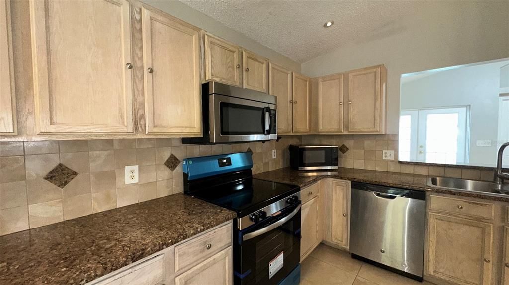For Rent: $2,250 (3 beds, 2 baths, 1468 Square Feet)