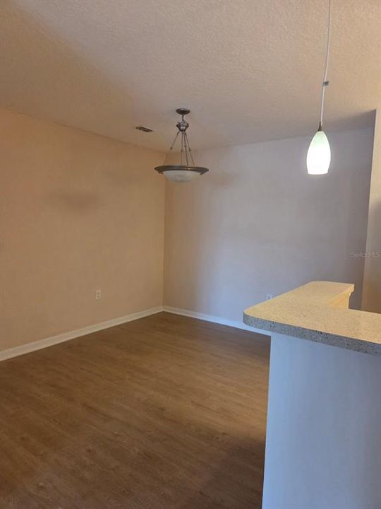 В аренду: $1,900 (3 спален, 2 ванн, 1231 Квадратных фут)