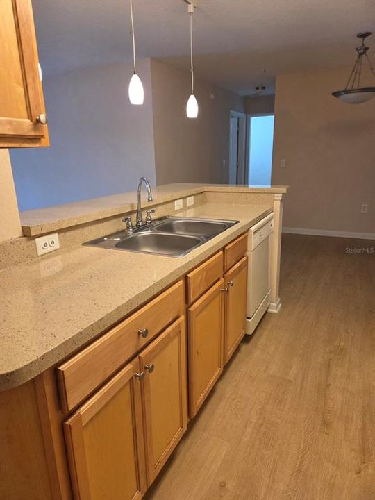 В аренду: $1,900 (3 спален, 2 ванн, 1231 Квадратных фут)