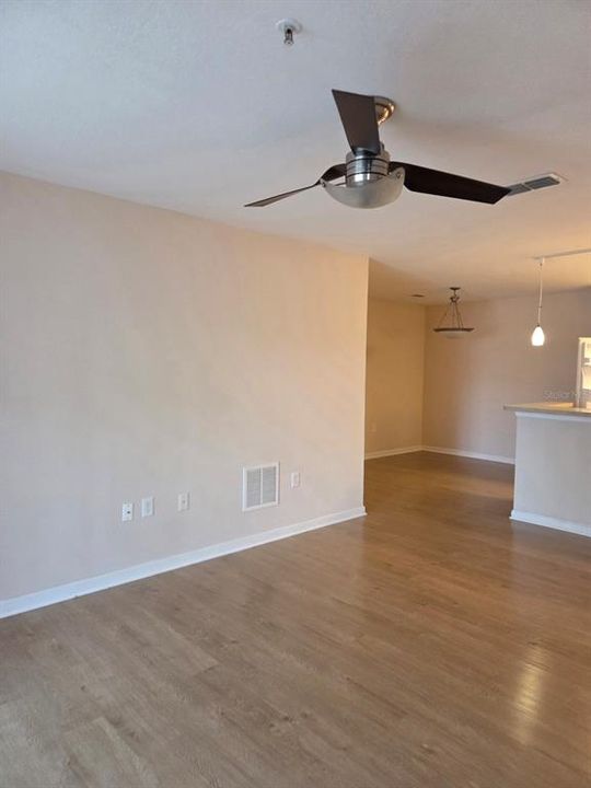 В аренду: $1,900 (3 спален, 2 ванн, 1231 Квадратных фут)