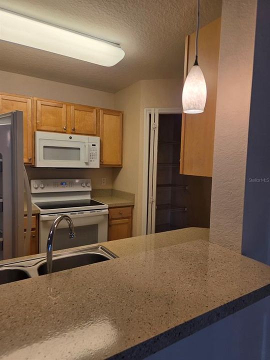В аренду: $1,900 (3 спален, 2 ванн, 1231 Квадратных фут)