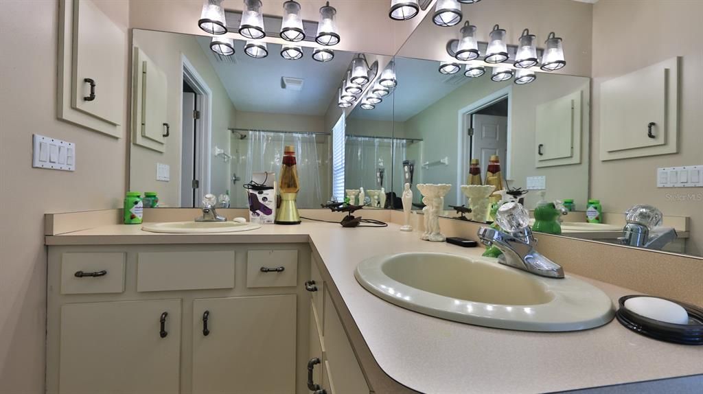 For Sale: $585,000 (4 beds, 2 baths, 2944 Square Feet)
