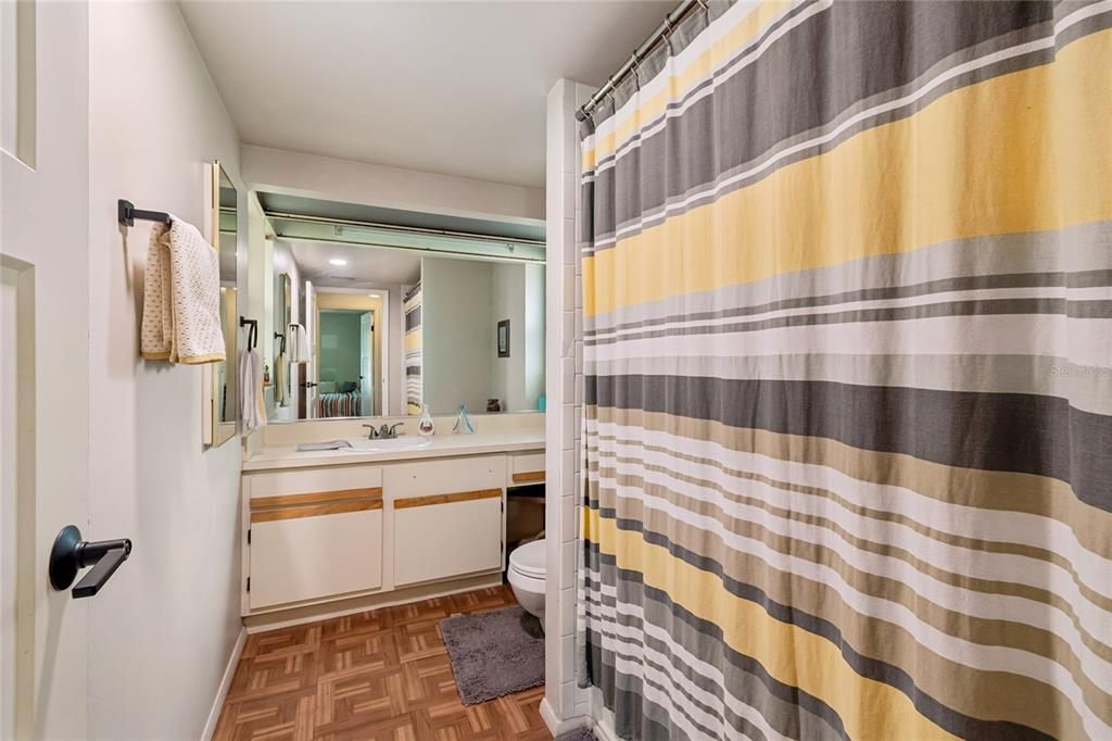 Active With Contract: $400,000 (3 beds, 2 baths, 1710 Square Feet)