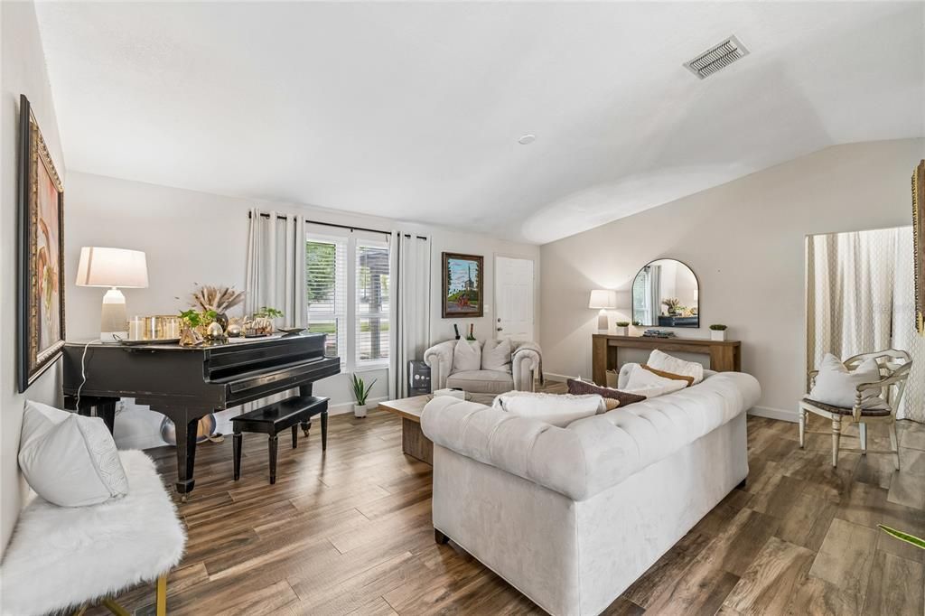 Active With Contract: $400,000 (3 beds, 2 baths, 1710 Square Feet)