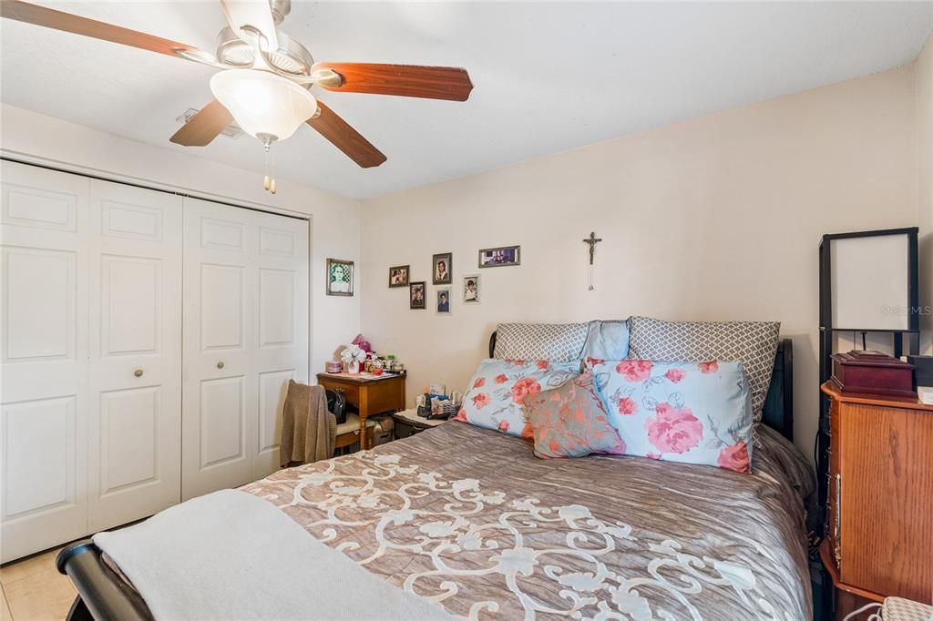 Active With Contract: $400,000 (3 beds, 2 baths, 1710 Square Feet)