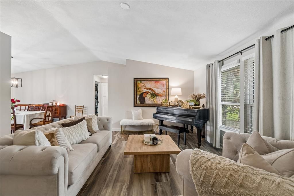 Active With Contract: $400,000 (3 beds, 2 baths, 1710 Square Feet)