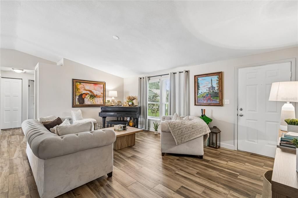Active With Contract: $400,000 (3 beds, 2 baths, 1710 Square Feet)