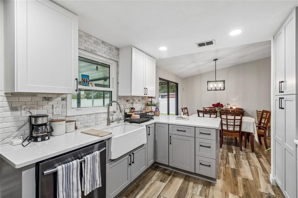 Active With Contract: $400,000 (3 beds, 2 baths, 1710 Square Feet)