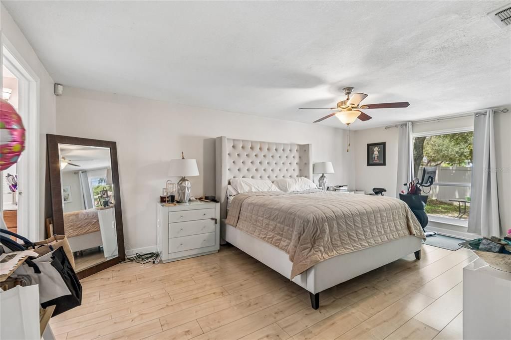 Active With Contract: $400,000 (3 beds, 2 baths, 1710 Square Feet)