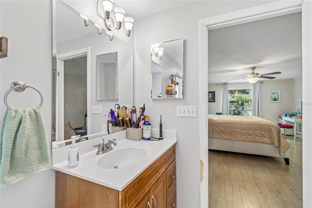 Active With Contract: $400,000 (3 beds, 2 baths, 1710 Square Feet)