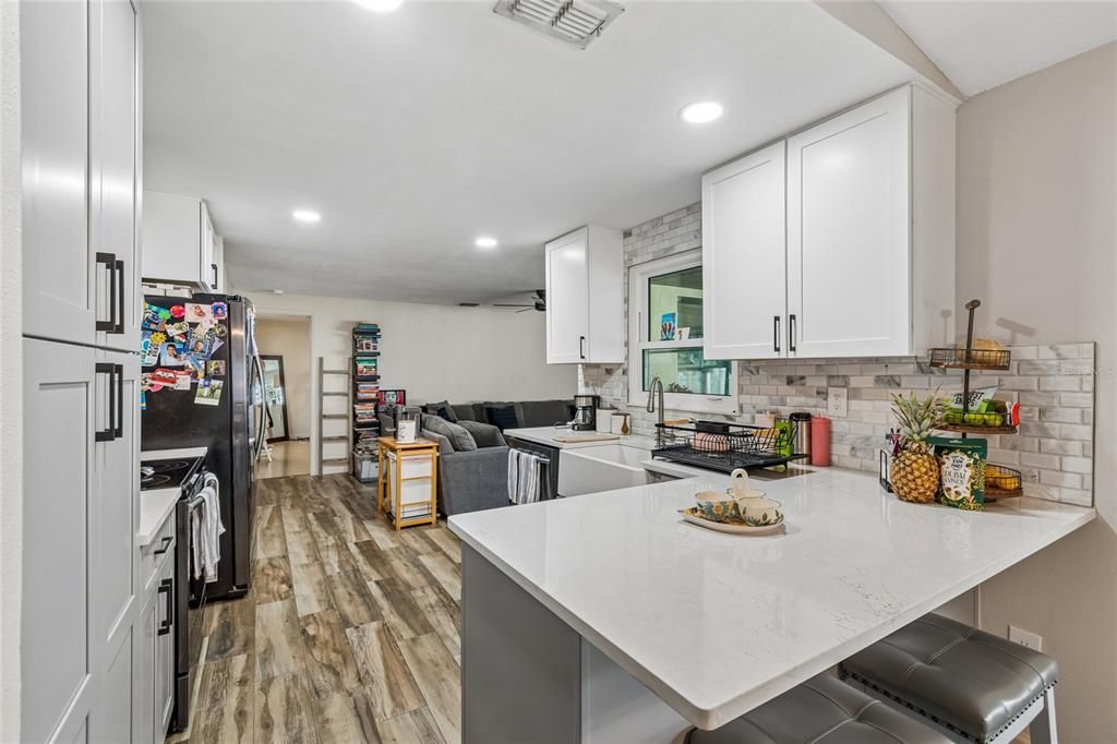 Active With Contract: $400,000 (3 beds, 2 baths, 1710 Square Feet)