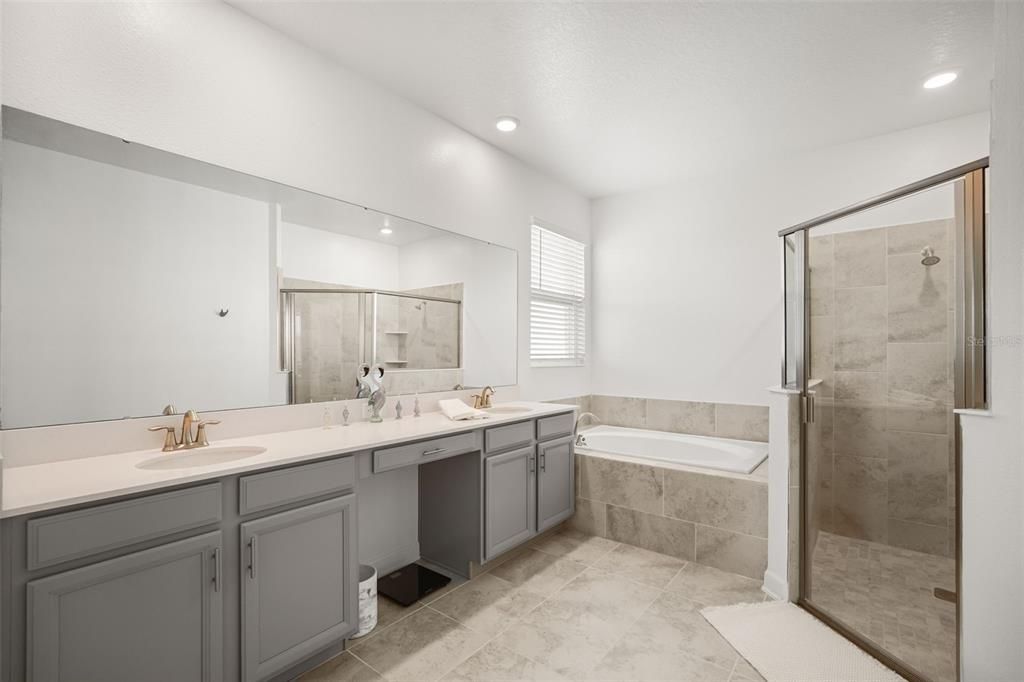 For Sale: $650,000 (4 beds, 3 baths, 2644 Square Feet)