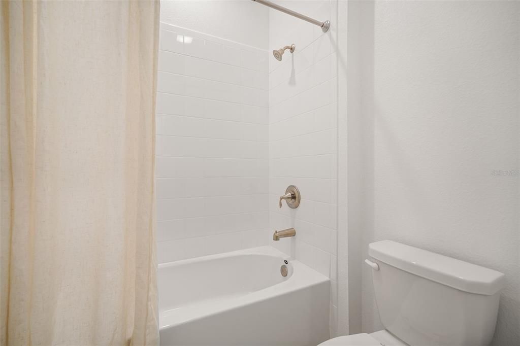 For Sale: $650,000 (4 beds, 3 baths, 2644 Square Feet)