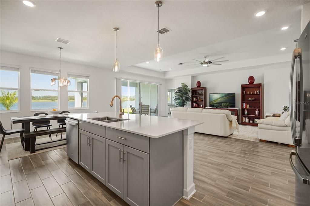 For Sale: $650,000 (4 beds, 3 baths, 2644 Square Feet)