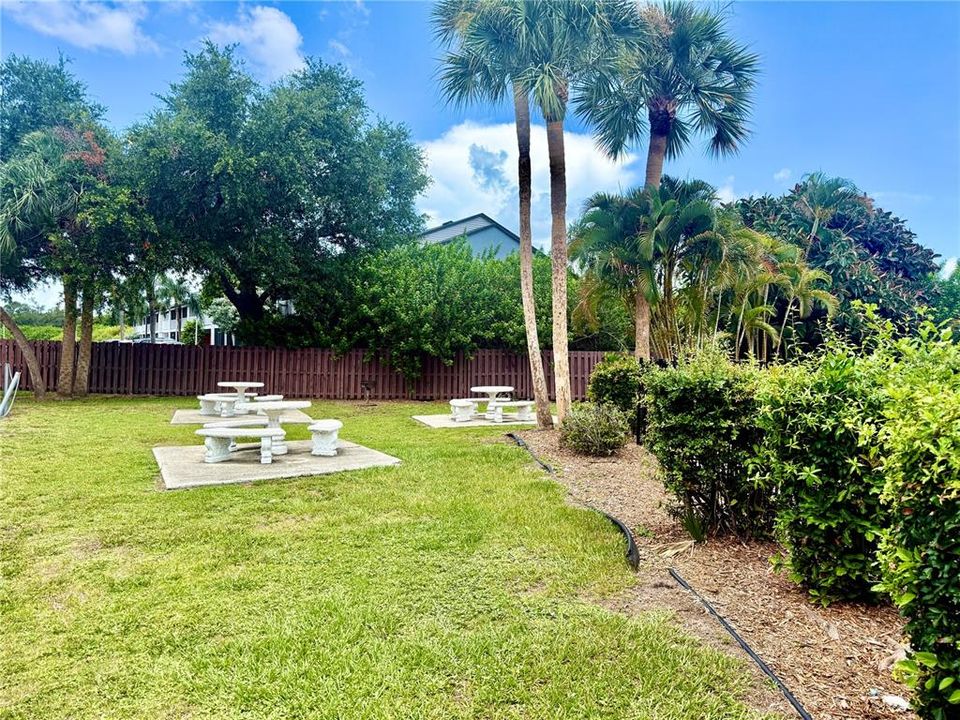 For Rent: $1,500 (2 beds, 1 baths, 912 Square Feet)