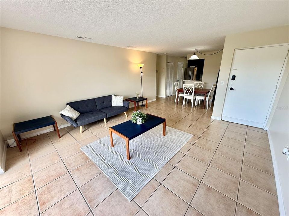 For Rent: $1,500 (2 beds, 1 baths, 912 Square Feet)