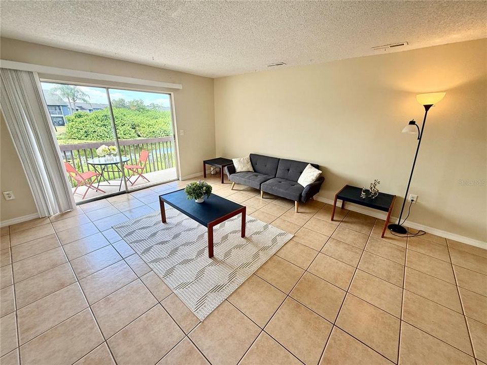 For Rent: $1,500 (2 beds, 1 baths, 912 Square Feet)