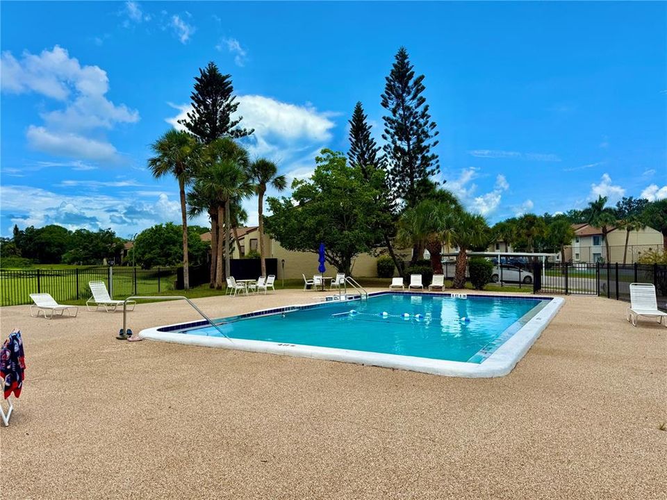 For Rent: $1,500 (2 beds, 1 baths, 912 Square Feet)