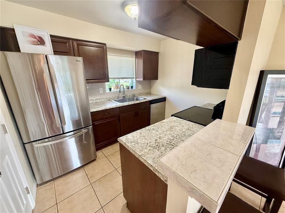 For Rent: $1,500 (2 beds, 1 baths, 912 Square Feet)