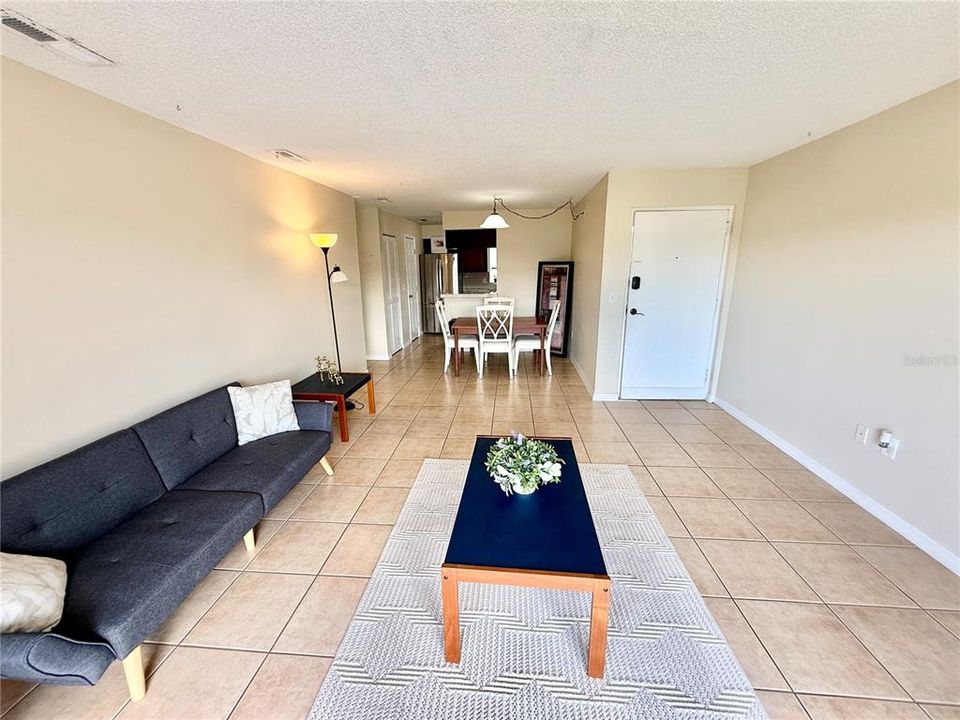 For Rent: $1,500 (2 beds, 1 baths, 912 Square Feet)