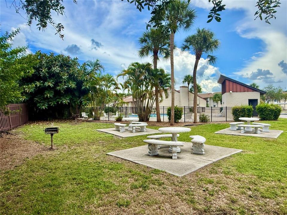 For Rent: $1,500 (2 beds, 1 baths, 912 Square Feet)