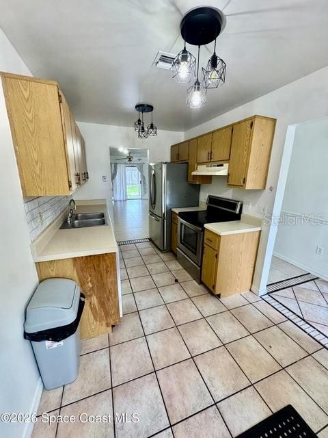 For Sale: $150,000 (2 beds, 2 baths, 962 Square Feet)