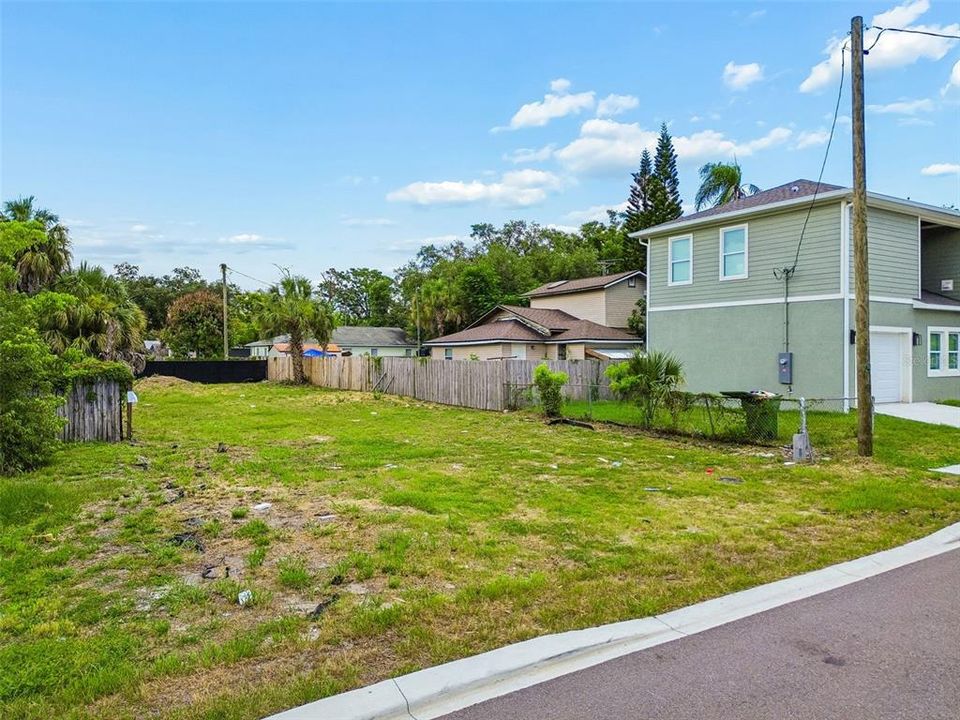 待售: $175,000 (0.14 acres)