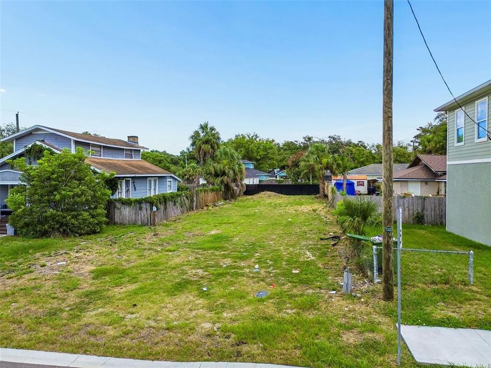 待售: $175,000 (0.14 acres)