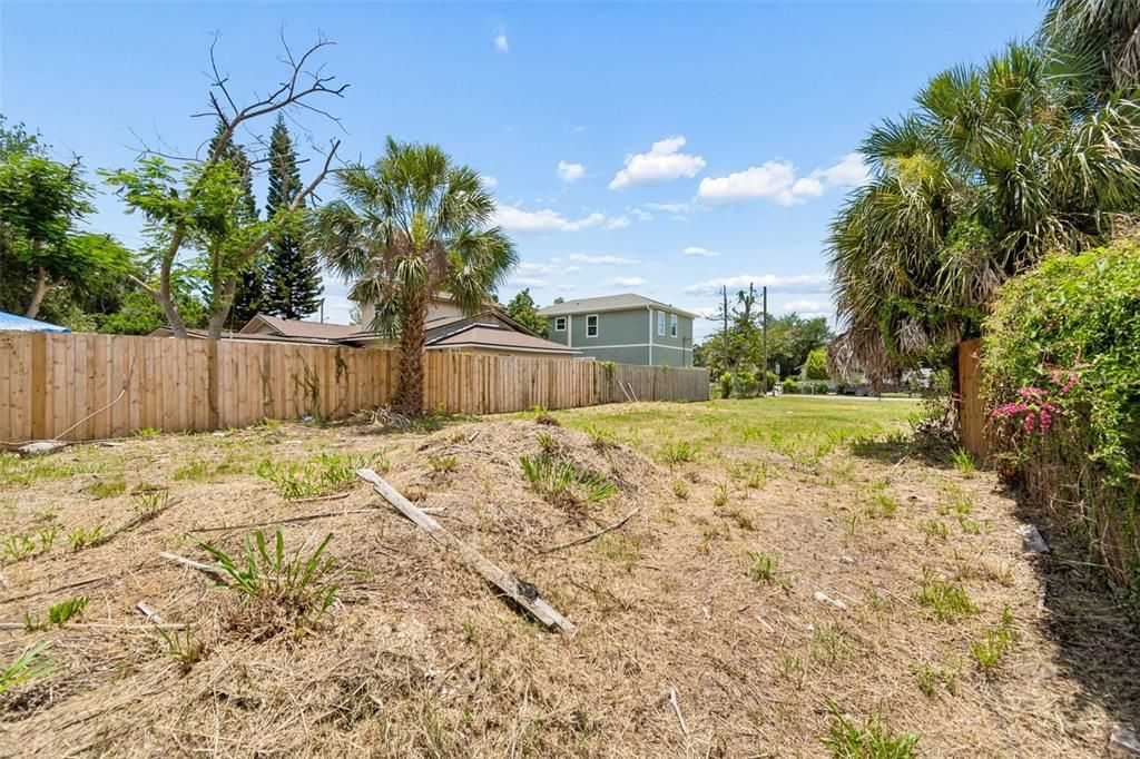 待售: $175,000 (0.14 acres)