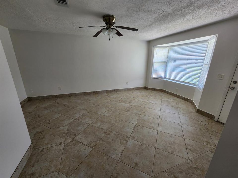 For Sale: $179,000 (3 beds, 2 baths, 1200 Square Feet)