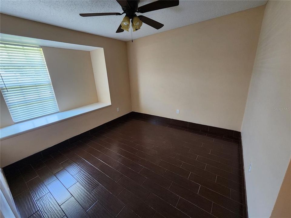 For Sale: $179,000 (3 beds, 2 baths, 1200 Square Feet)