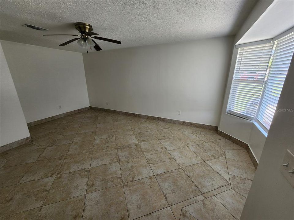 For Sale: $179,000 (3 beds, 2 baths, 1200 Square Feet)