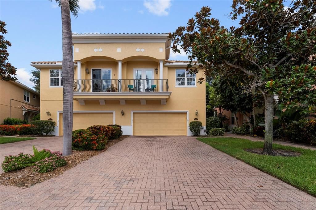 En Venta: $645,000 (3 camas, 2 baños, 2230 Pies cuadrados)