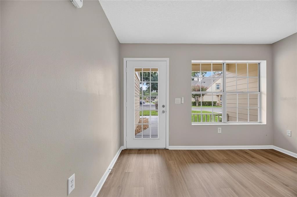 For Sale: $199,900 (2 beds, 1 baths, 1072 Square Feet)