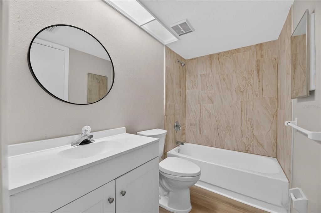 For Sale: $199,900 (2 beds, 1 baths, 1072 Square Feet)