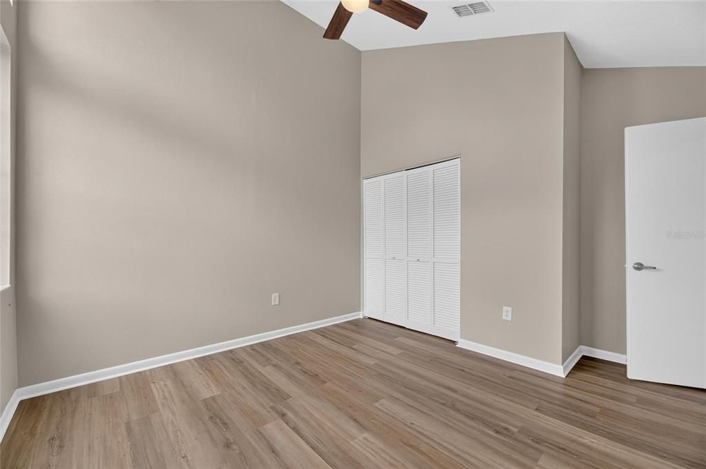 For Sale: $199,900 (2 beds, 1 baths, 1072 Square Feet)