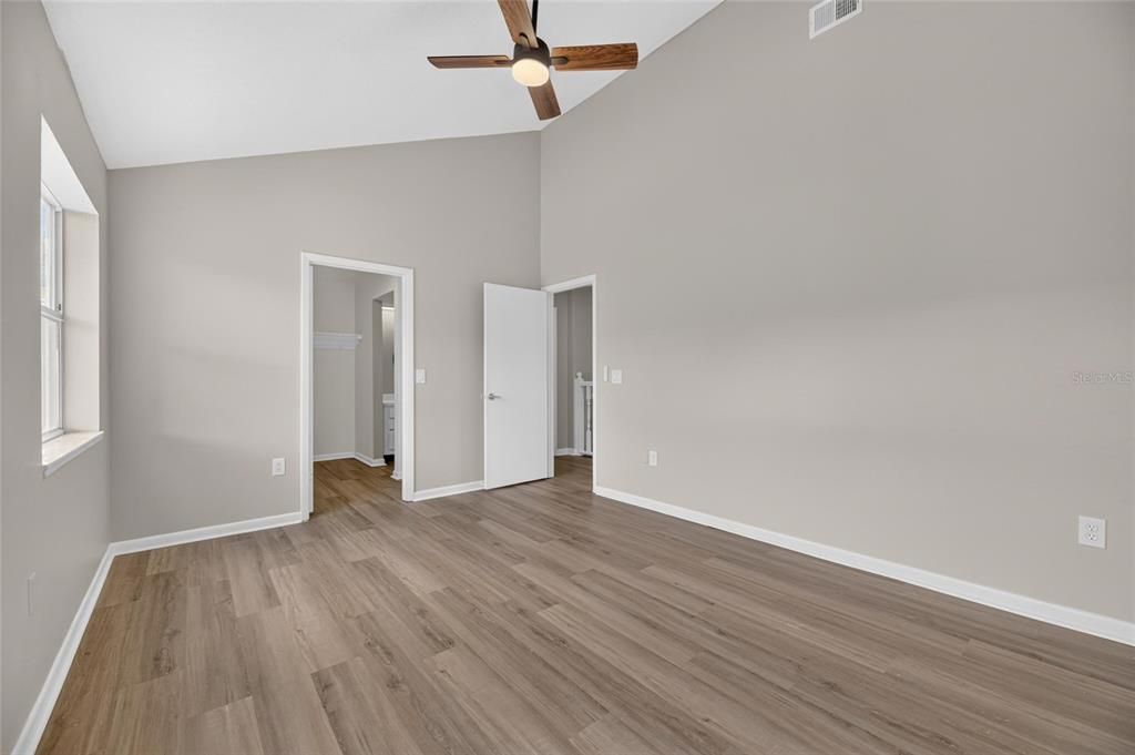 For Sale: $199,900 (2 beds, 1 baths, 1072 Square Feet)