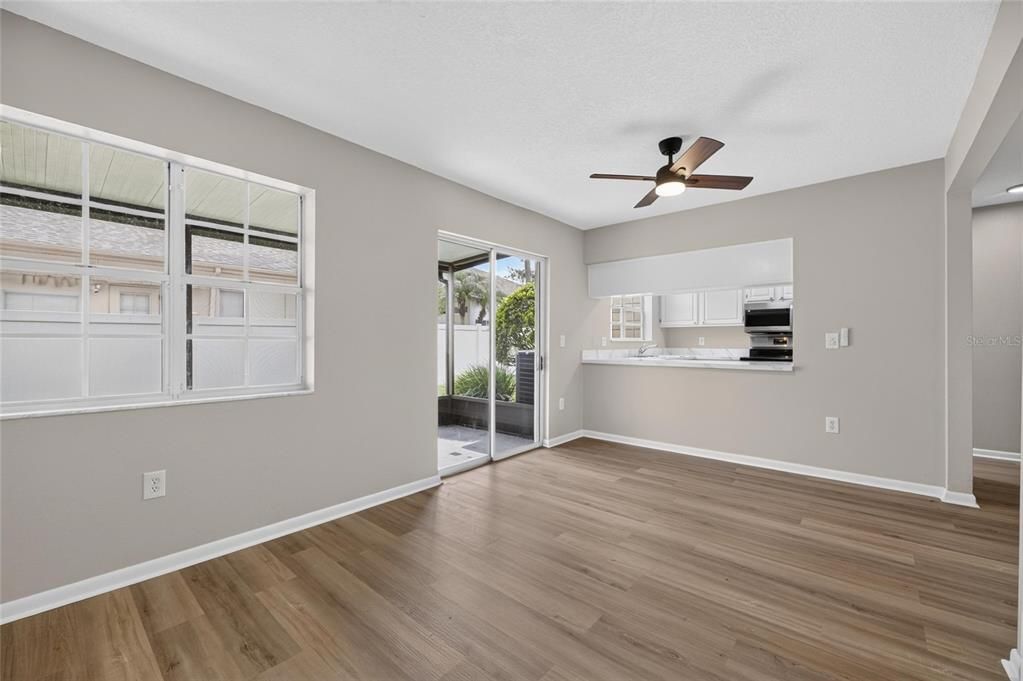 For Sale: $199,900 (2 beds, 1 baths, 1072 Square Feet)