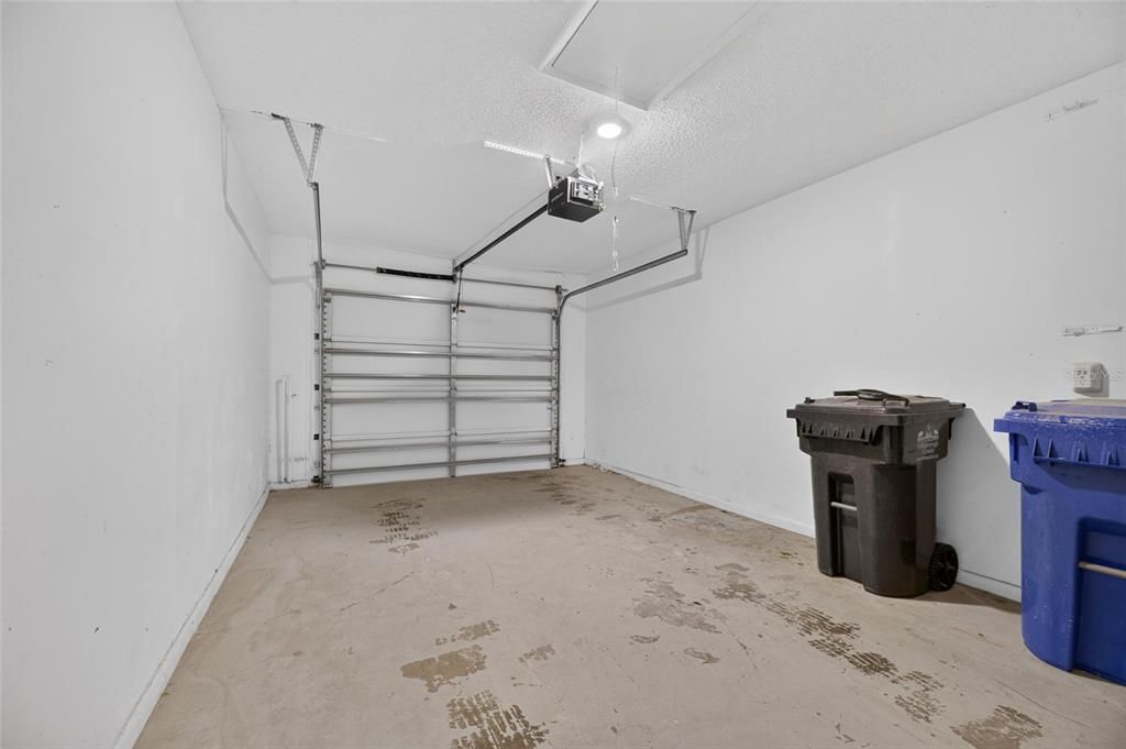 For Sale: $199,900 (2 beds, 1 baths, 1072 Square Feet)