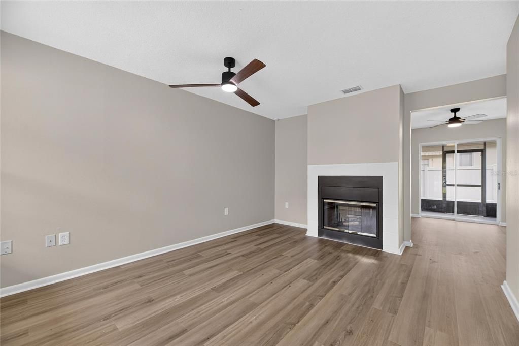 For Sale: $199,900 (2 beds, 1 baths, 1072 Square Feet)
