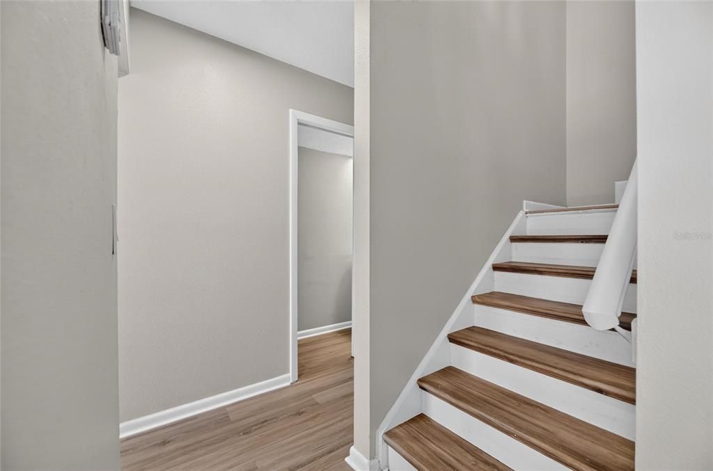For Sale: $199,900 (2 beds, 1 baths, 1072 Square Feet)