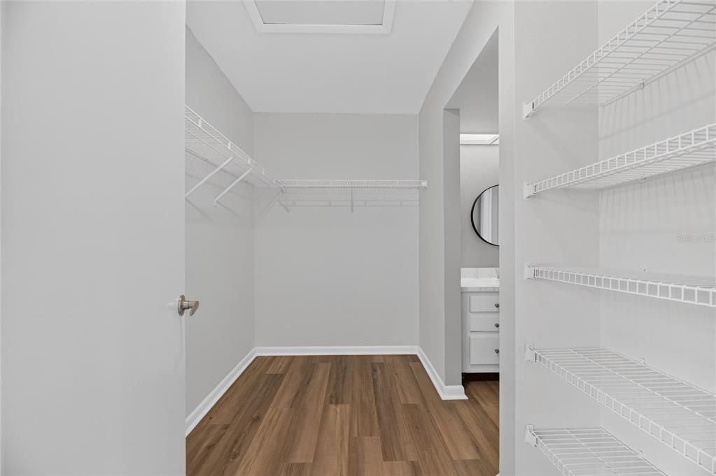 For Sale: $199,900 (2 beds, 1 baths, 1072 Square Feet)
